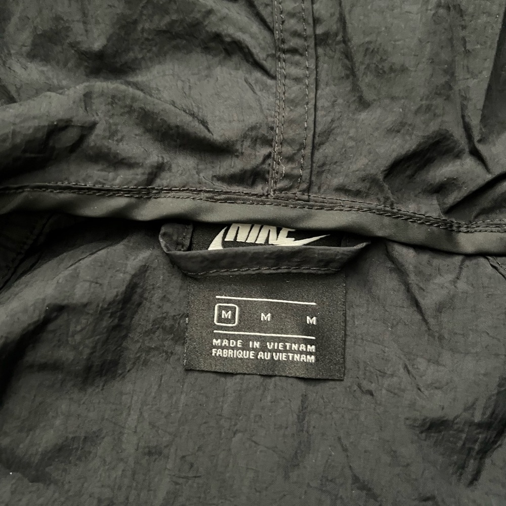 Nike windbreaker size M new